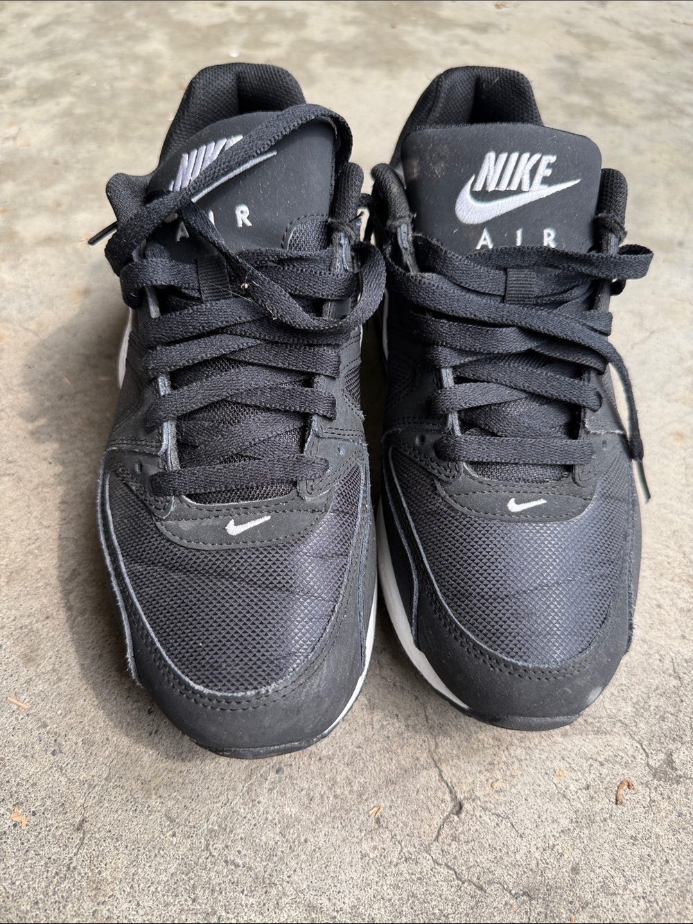 Nike Air Max Black and White Low-Top Sneakers